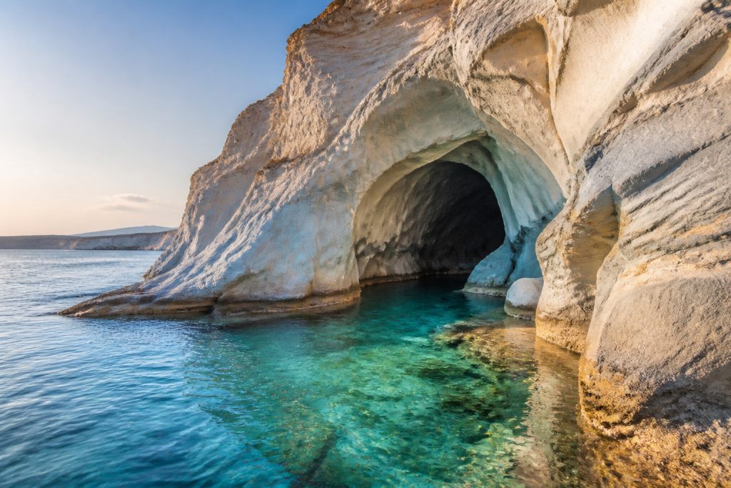 Milos : île volcanique aux paysages saisissants